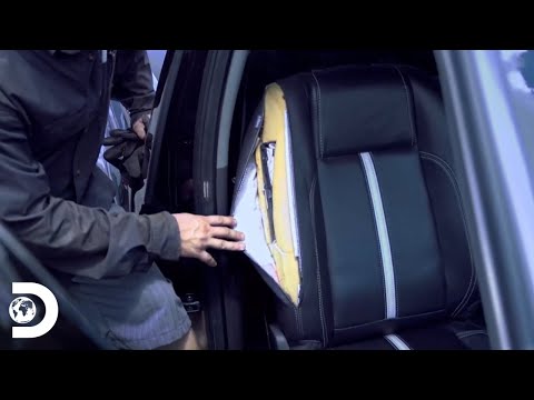 La misión de renovar el interior de una camioneta Ford F350  | Texas Metal | Discovery Latinoamérica