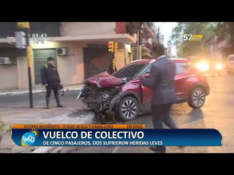 Vuelco de colectivo en Microcentro de Asunción