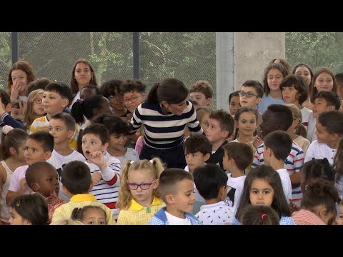 La reina Letizia abre el curso escolar en el CEIP do Camiño Inglés de Sigüeiro (A Coruña)