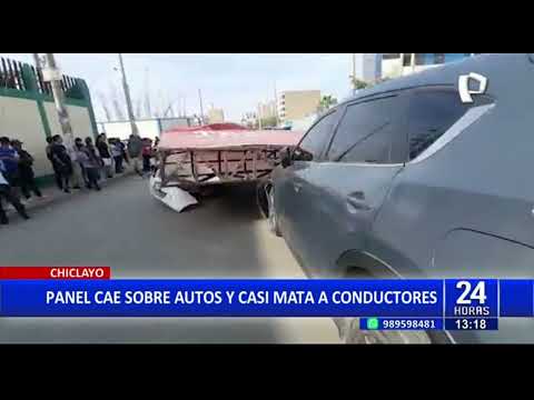 Chiclayo: Panel cae sobre autos y conductores se salvan de milagro