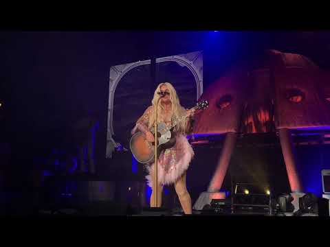 Kesha - "Bastards" (Live)
