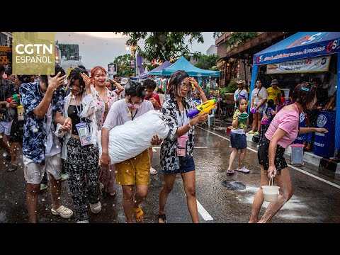Tailandia celebra su año nuevo con el Festival de Salpicaduras de Agua