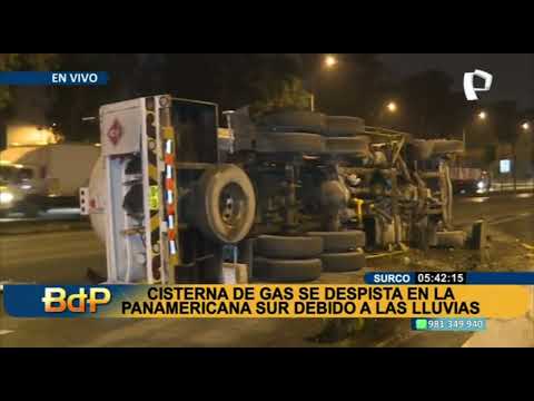 Cisterna repleta de gas se despista en la Panamericana Sur en Surco (1/2)