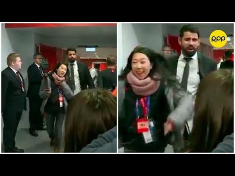 Diego Costa les tosió en la cara a los periodistas para no hablar