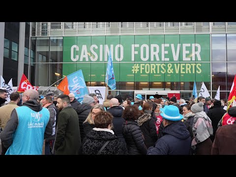 Casino: les salariés du groupe manifestent devant le siège de Saint-Etienne | AFP Images