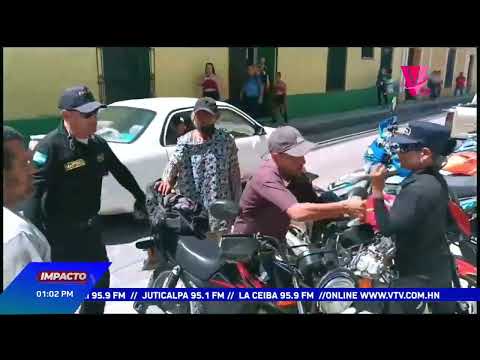 Abuso Policial: Trabajador es detenido por estacionar en área aprobada