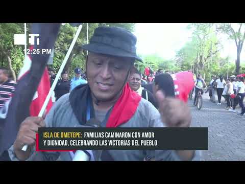 Familias Sandinistas caminan con alegría celebrando tiempos de victorias en Ometepe - Nicaragua