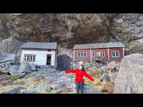 Ning in Norway Husunderfjelletบ้านใต้หินสมัยโบราณประมาณสามร้อยปีJøssingfjor