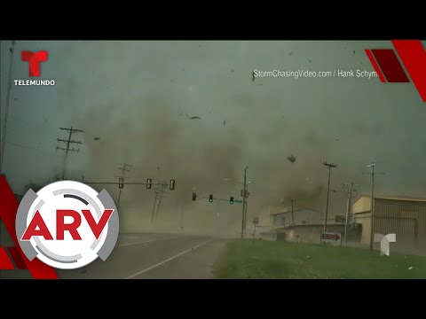 Al menos 21 tornados azotan con fuerza a Texas y Oklahoma | Al Rojo Vivo | Telemundo