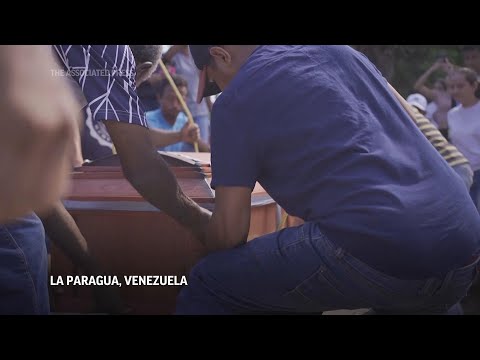 Familias se despiden de los mineros muertos en accidente en Venezuela