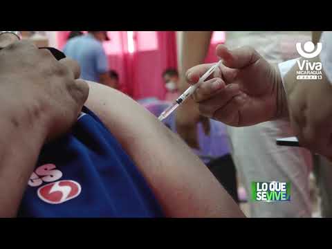 Más nicaragüenses reciben vacuna voluntaria contra la Covid-19