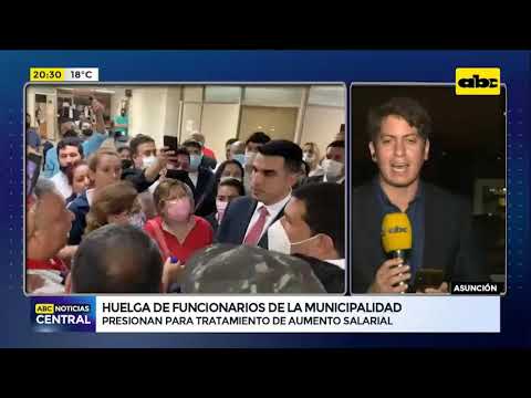 Funcionarios de la municipalidad de Asunción se manifiestan exigiendo aumento salarial