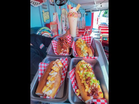 Food Truck Tematico  de los Años 50 los Hot Dogs Mas Boricuas  hasta con Queso Frito del Pais
