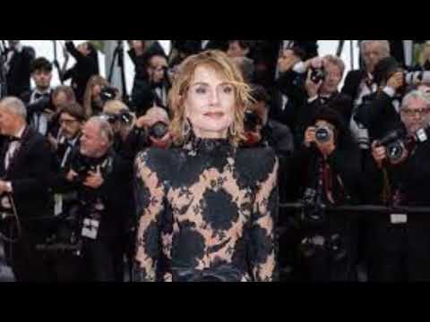 Cannes 2023 : Isabelle Huppert, 70 ans, resplendissante en robe dentelle noire sur le tapis rouge