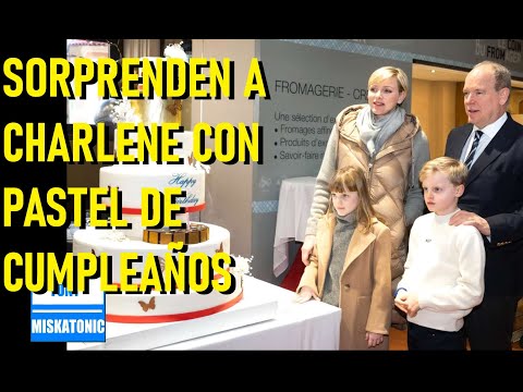 PRINCESA CHARLENE ES SORPRENDIDA CON UN PASTEL DE CUMPLEAÑOS. MÁXIMA DE HOLANDA ES GANDALF EL GRIS.