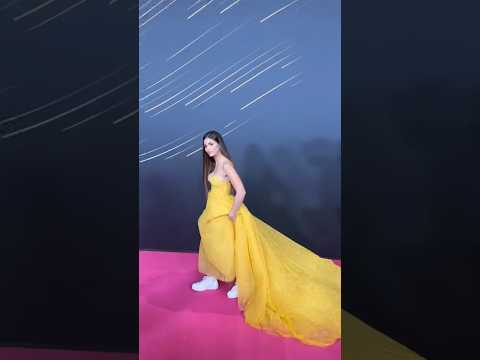 Sara Sálamo pisa la alfombra de los #premiosgoya ¡en zapatillas!