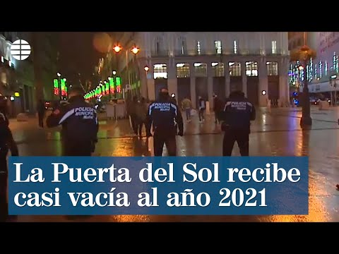 La Puerta del Sol recibe casi desierta al 2021, algo que no ocurría desde la Guerra Civil