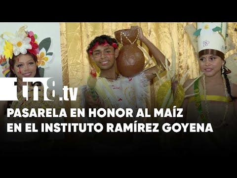 Espectacular pasarela escolar en honor al Día Nacional del Maíz