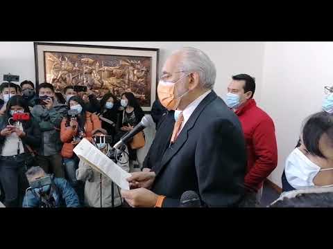 #Ahora Carlos Mesa sale de la Fiscalía a donde fue citado para declarar por el caso golpe de estado