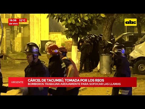 Incidentes en Tacumbú: Bomberos tratan de controlar las llamas con los carros hidrantes