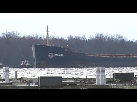 Cargo ship stranded in St. Lawrence river is still stuck