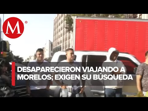 Bloquean calles del centro de CdMx familiares de 3 hombres desaparecidos en Morelos