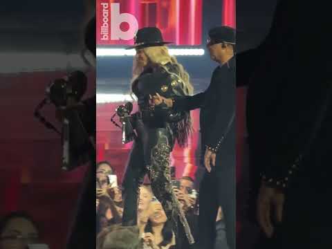 Beyoncé Walks Off After Accepting Innovator Award | iHeart Radio Music Awards 2024 #Shorts