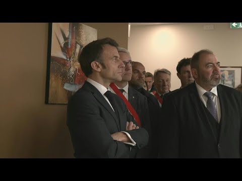 Macron visite une maison de santé dans le Loir-et-Cher | AFP Images