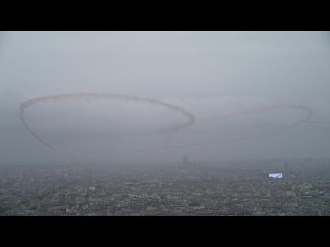 JO: la patrouille de France dessine un cœur dans le ciel de Paris | AFP Images