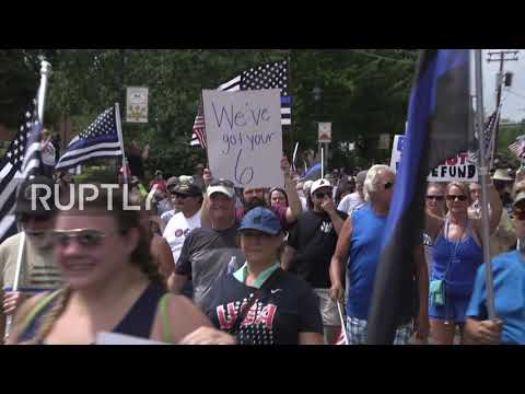 USA: Hundreds march in support of police in Fredericksburg