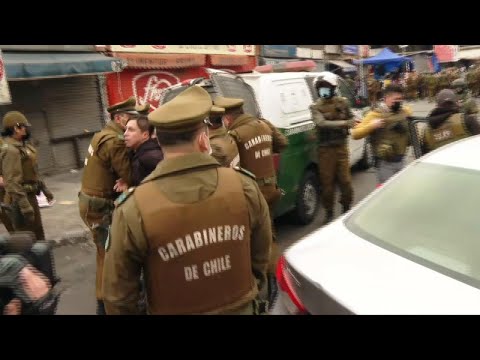 Copamiento policial en Meiggs: ambulante amenaza a Carabineros