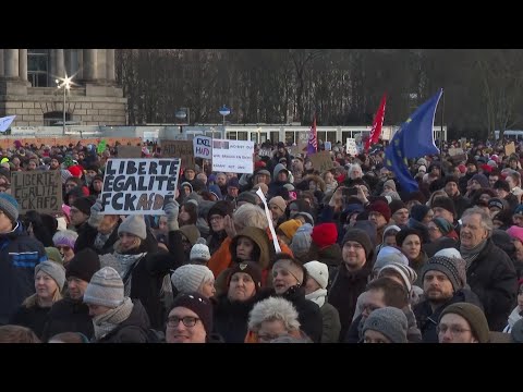 Tens of thousands of people in Berlin rally against far-right