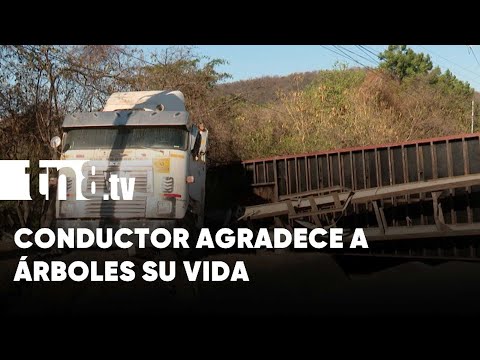 Tráiler a punto de caer al abismo en la Cuesta El Plomo en Managua