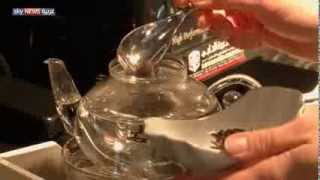 فيديو: شاى من الذهب لعلاج التوتر فى مقهى بدبى