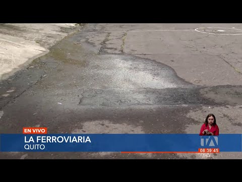 Vecinos de la Ferroviaria, sur de Quito, piden el arreglo de una fuga de agua