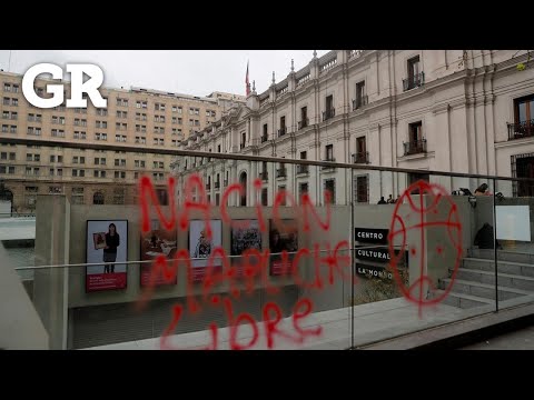 Vandalizan manifestantes Palacio de la Moneda en Chile