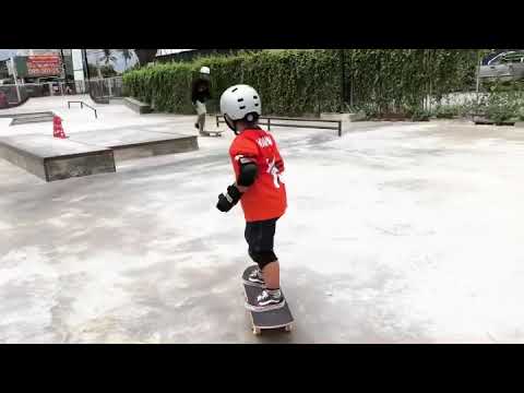 หัดเล่นสเก็ตบอร์ด-เด็กใหม่🏂Day หัดเล่นสเก็ตบอร์ด-เด็กใหม่🏂Day