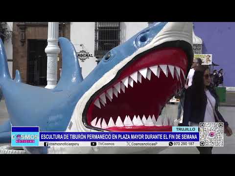 Trujillo: escultura de tiburón permaneció en plaza mayor durante el fin de semana