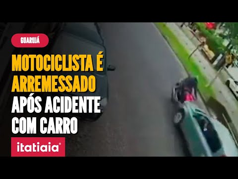 MOTOCICLISTA DÁ 'PIRUETAS' NO AR AO COLIDIR DE FRENTE COM CARRO NO GUARUJÁ