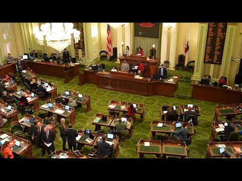 California lawmakers approve bills to raise worker pay