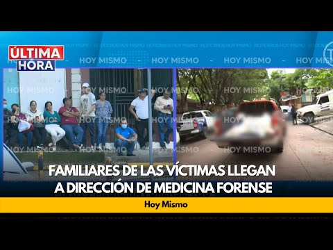 Familiares de las víctimas llegan a dirección de Medicina Forense a espera de la entrega los cuerpos
