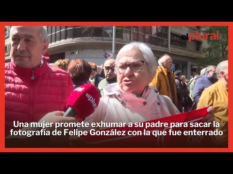 Una mujer promete exhumar a su padre para sacar la foto de Felipe González con la que fue enterrado