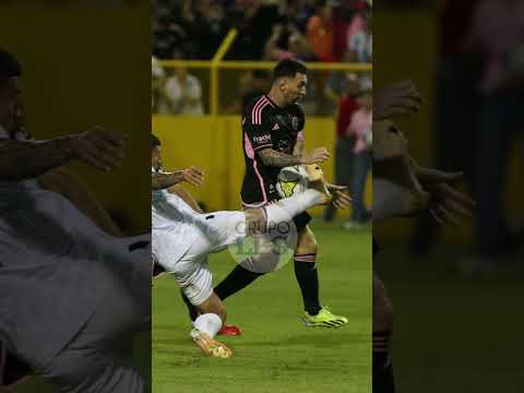 La magia de #MessiEnElSalvador versus Mario González