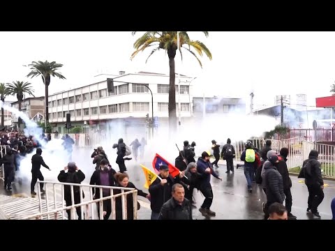 Clashes in Chile during dictatorship memorial march