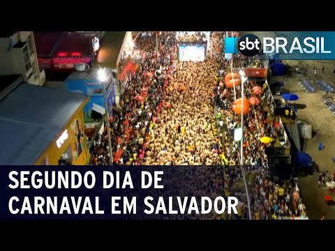 Trios arrastam multidão em segundo dia de Carnaval em Salvador | SBT Brasil (09/02/24)