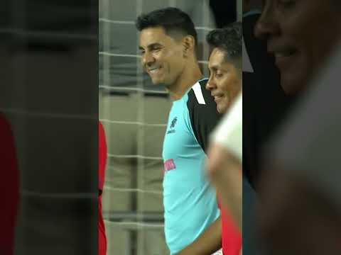 ¡ERA GOL CANTADO!  Salcido falla por no dársela a Jorge Campos