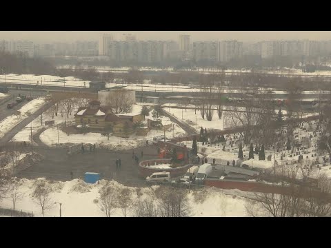 RUSHES REPEAT Russia Navalny Funeral Borisov Cemetery - early morning 3 of 4