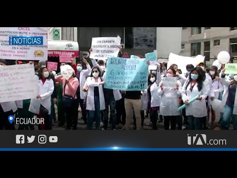 Estudiantes de medicina, enfermería y odontología protestaron afuera de Caces