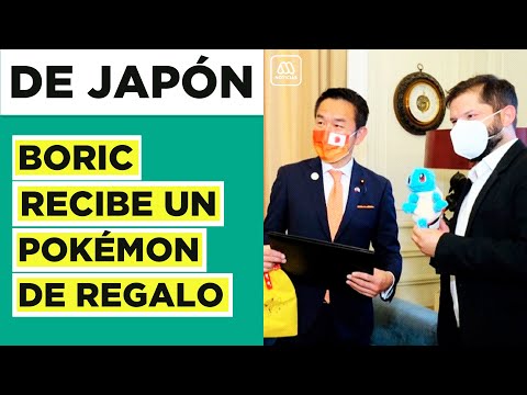 Boric recibe un Pokémon de regalo de parte de delegación japonesa en cambio de mando 2022