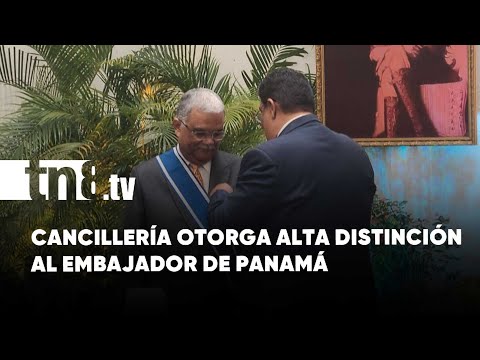 Embajador de Panamá recibe la Orden José de Marcoleta en grado de Gran Cruz